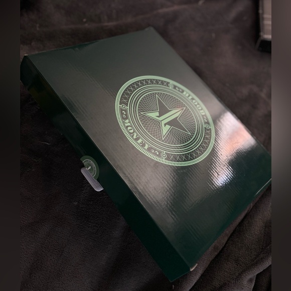 Jeffree Star Matte Green Blood Money Hand Mirror - Picture 3 of 3